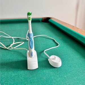 Electric Toothbrush + Charger
